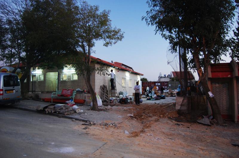 A new synagogue went up almost overnight as the older one was being taken down. They are only a block apart, but the new one is on land that is not part of this lawsuit. A new synagogue went up almost overnight as the older one was being taken down. They are only a block apart, but the new one is on land that is not part of this lawsuit.