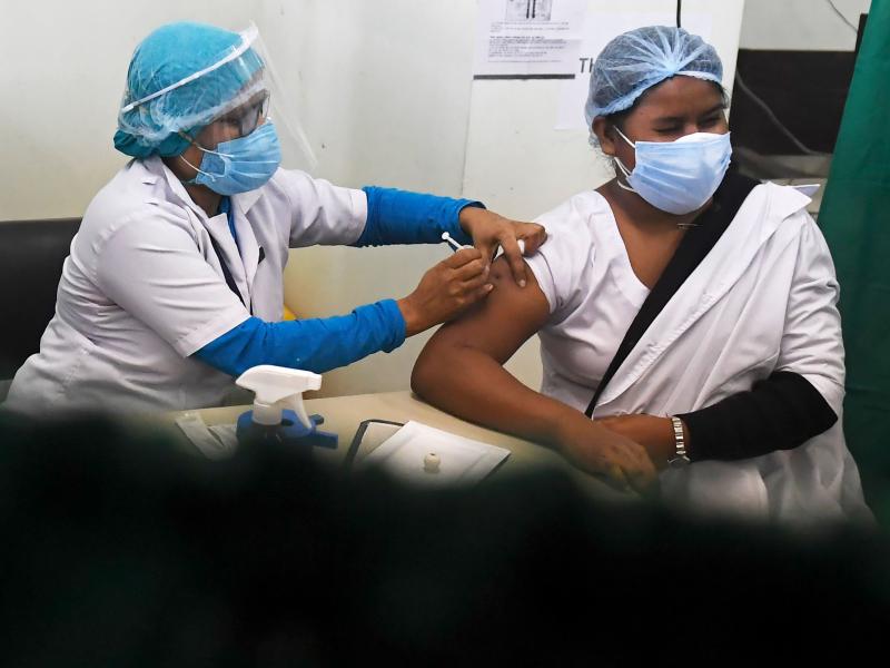 A medical worker inoculates a colleague with a COVID-19 vaccine at the Nil Ratan Sircar Medical College and Hospital in Kolkata on Saturday. A medical worker inoculates a colleague with a COVID-19 vaccine at the Nil Ratan Sircar Medical College and Hospital in Kolkata on Saturday.