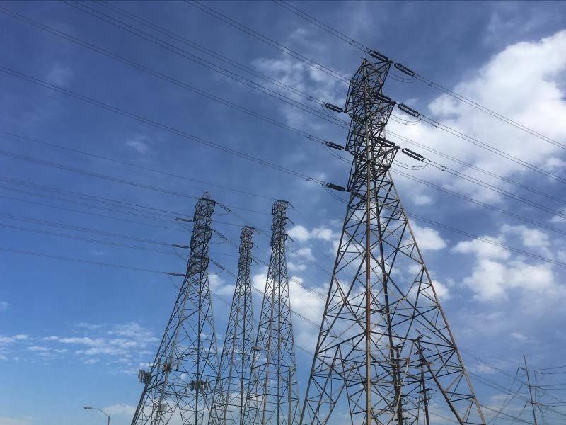 Electrical grid transmission towers in Pasadena, Calif. Major power outages from extreme weather have risen dramatically in the past two decades. Electrical grid transmission towers in Pasadena, Calif. Major power outages from extreme weather have risen dramatically in the past two decades.