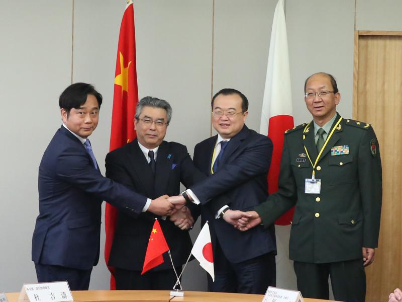 Liu Jianchao (second right), China's assistant foreign minister, shakes hands with Japanese Deputy Foreign Minister Shinsuke Sugiyama (second left) during a meeting in Tokyo, Japan on Thursday. Liu Jianchao (second right), China's assistant foreign minister, shakes hands with Japanese Deputy Foreign Minister Shinsuke Sugiyama (second left) during a meeting in Tokyo, Japan on Thursday.