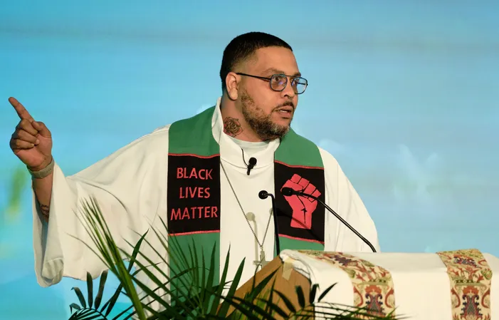 The Rev. Lenny Duncan, here in May 2019, at the Metropolitan New York Synod Assembly of the Evangelical Lutheran Church in America. The Rev. Lenny Duncan, here in May 2019, at the Metropolitan New York Synod Assembly of the Evangelical Lutheran Church in America.