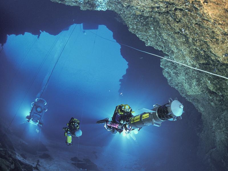 Jill Heinerth cave diving. Jill Heinerth cave diving.