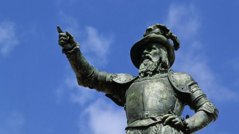 A statue of Juan Ponce de León in San Juan, Puerto Rico. A statue of Juan Ponce de León in San Juan, Puerto Rico.