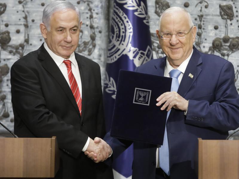 Israeli President Reuven Rivlin (right) shakes hands with Israeli Prime Minister Benjamin Netanyahu in Jerusalem. Netanyahu has been given the task of forming a new government. Israeli President Reuven Rivlin (right) shakes hands with Israeli Prime Minister Benjamin Netanyahu in Jerusalem. Netanyahu has been given the task of forming a new government.