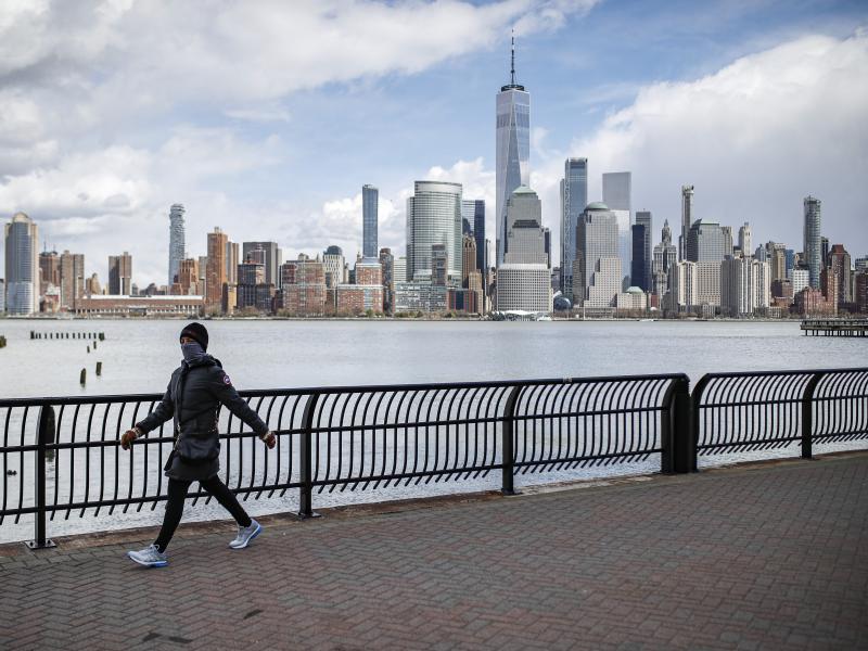 The downtown Manhattan skyline looms over pedestrians wearing masks due to COVID-19 concerns. The New York death toll was 783 over the past 24 hours, Gov. Andrew Cuomo said at a Saturday news conference. The downtown Manhattan skyline looms over pedestrians wearing masks due to COVID-19 concerns. The New York death toll was 783 over the past 24 hours, Gov. Andrew Cuomo said at a Saturday news conference.