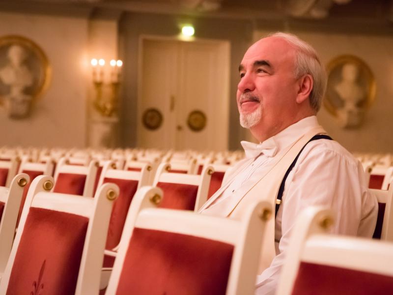Glenn Dicterow joined the New York Philharmonic as its concertmaster in 1980. He has performed as its soloist every year since. Glenn Dicterow joined the New York Philharmonic as its concertmaster in 1980. He has performed as its soloist every year since.