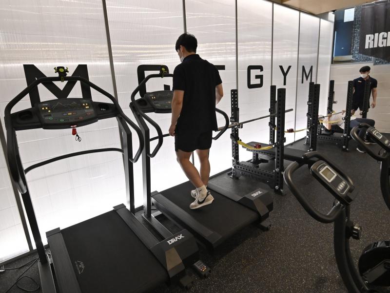 People exercise at a gym in Seoul on July 13, 2021 as South Korea announced implementation of level 4 social distancing measures amid concerns of a fourth wave of the coronavirus pandemic. People exercise at a gym in Seoul on July 13, 2021 as South Korea announced implementation of level 4 social distancing measures amid concerns of a fourth wave of the coronavirus pandemic.