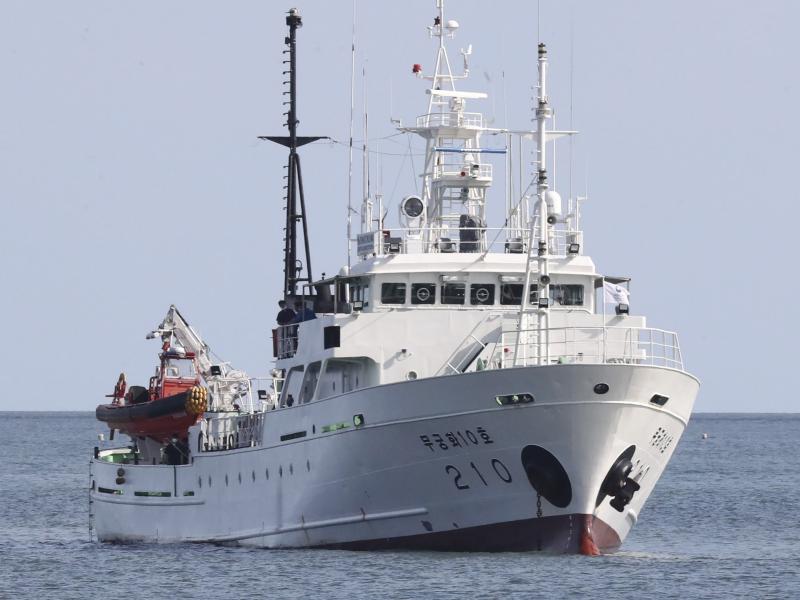 A South Korean fisheries patrol boat seen off Yeonpyeong Island on Thursday, near North Korean waters. South Korean officials say a fisheries inspector working on the boat disappeared Monday and was killed by North Korean troops. A South Korean fisheries patrol boat seen off Yeonpyeong Island on Thursday, near North Korean waters. South Korean officials say a fisheries inspector working on the boat disappeared Monday and was killed by North Korean troops.