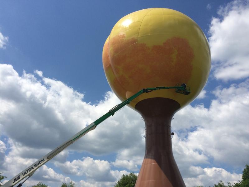 The restoration of the landmark, popularized by a House of Cards episode, has some fans wondering whether the giant peach will lose its giggle-inducing appearance. The restoration of the landmark, popularized by a House of Cards episode, has some fans wondering whether the giant peach will lose its giggle-inducing appearance.