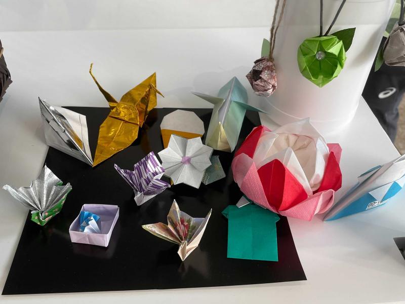 Volunteers at the center for media at the Tokyo Olympics made origami designs, including cranes and flowers. Volunteers at the center for media at the Tokyo Olympics made origami designs, including cranes and flowers.