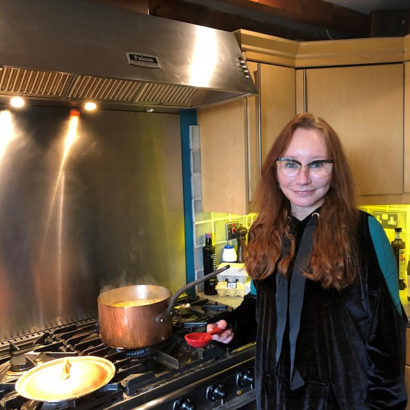 Tori Amos in her kitchen Tori Amos in her kitchen