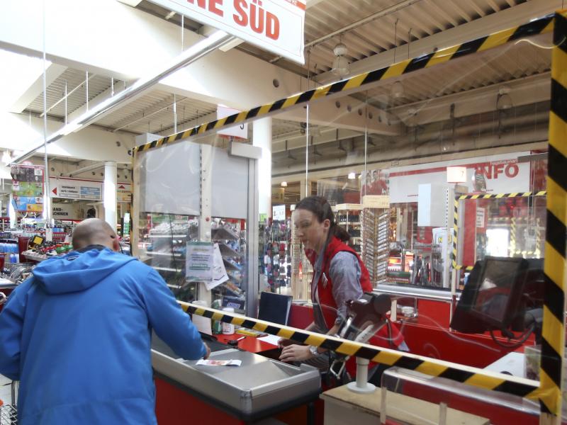 A cashier accepts payment from a customer in Munich in March. A cashier accepts payment from a customer in Munich in March.