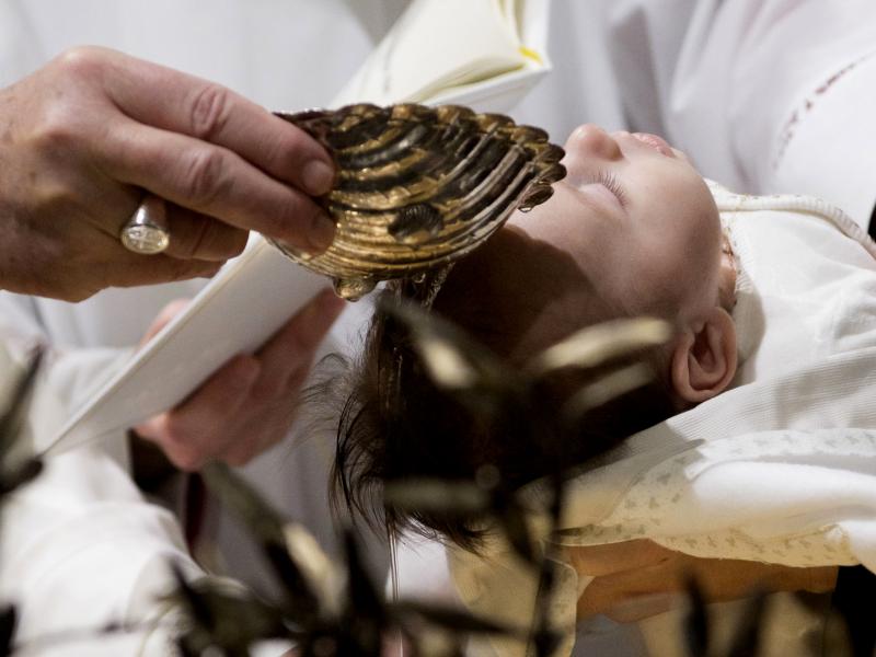 Pope Francis baptized 34 babies Sunday in an annual ceremony in the Sistine Chapel. He repeated advice from previous years: mothers should feel free to breastfeed during the service. Pope Francis baptized 34 babies Sunday in an annual ceremony in the Sistine Chapel. He repeated advice from previous years: mothers should feel free to breastfeed during the service.