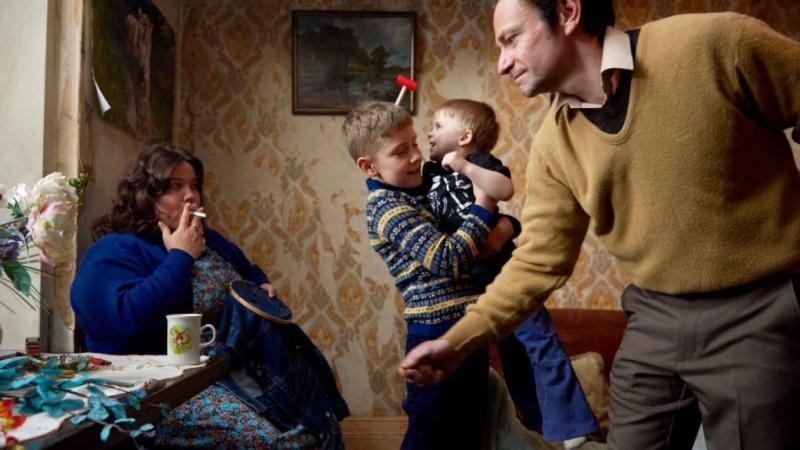 Misery loves company in Ray & Liz, a semi-autobiographical drama about a working-class British family from photographer Richard Billingham. Misery loves company in Ray & Liz, a semi-autobiographical drama about a working-class British family from photographer Richard Billingham.