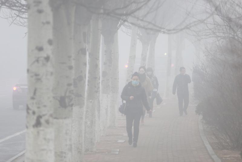 A smog alert day in Dalian, China. The photo was taken on December 19. A smog alert day in Dalian, China. The photo was taken on December 19.