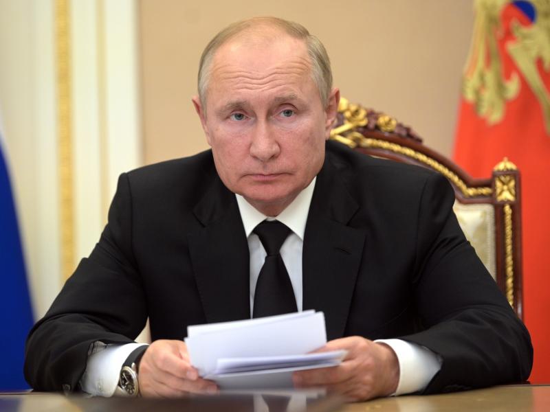 The Kremlin says Russian President Vladimir Putin is going into self-isolation because of coronavirus cases among his inner circle. The Kremlin says Russian President Vladimir Putin is going into self-isolation because of coronavirus cases among his inner circle.