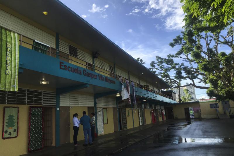 Without enough students to fill up its classrooms, Gaspar Vila Mayans elementary, a public school seated in a low-income area in San Juan, is facing the possibility of closure. Without enough students to fill up its classrooms, Gaspar Vila Mayans elementary, a public school seated in a low-income area in San Juan, is facing the possibility of closure.