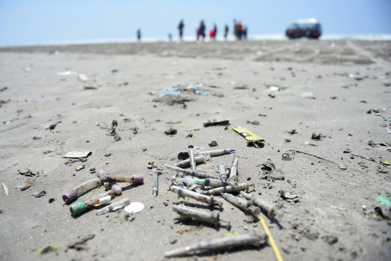 In this picture taken on September 3, 2019 used medical waste is pictured on Clifton beach in Karachi. - Swarms of flies, water-borne illnesses, and rivers of sewage have brought Pakistan's Karachi to its knees this rainy season as decades of mismanagemen In this picture taken on September 3, 2019 used medical waste is pictured on Clifton beach in Karachi. - Swarms of flies, water-borne illnesses, and rivers of sewage have brought Pakistan's Karachi to its knees this rainy season as decades of mismanagemen