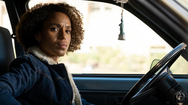 Kerry Washington plays Mia Warren, an enigmatic artist and single mother, in the Hulu series Little Fires Everywhere, adapted from Celeste Ng's 2017 novel. Kerry Washington plays Mia Warren, an enigmatic artist and single mother, in the Hulu series Little Fires Everywhere, adapted from Celeste Ng's 2017 novel.