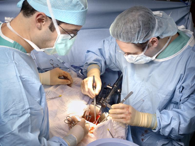 Surgeons at Johns Hopkins perform a transplant using an HIV-positive organ. Surgeons at Johns Hopkins perform a transplant using an HIV-positive organ.
