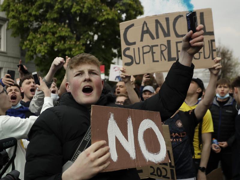 Chelsea fans protest outside Stamford Bridge stadium in London, against Chelsea's decision to be included amongst the clubs attempting to form a new European Super League. Chelsea fans protest outside Stamford Bridge stadium in London, against Chelsea's decision to be included amongst the clubs attempting to form a new European Super League.