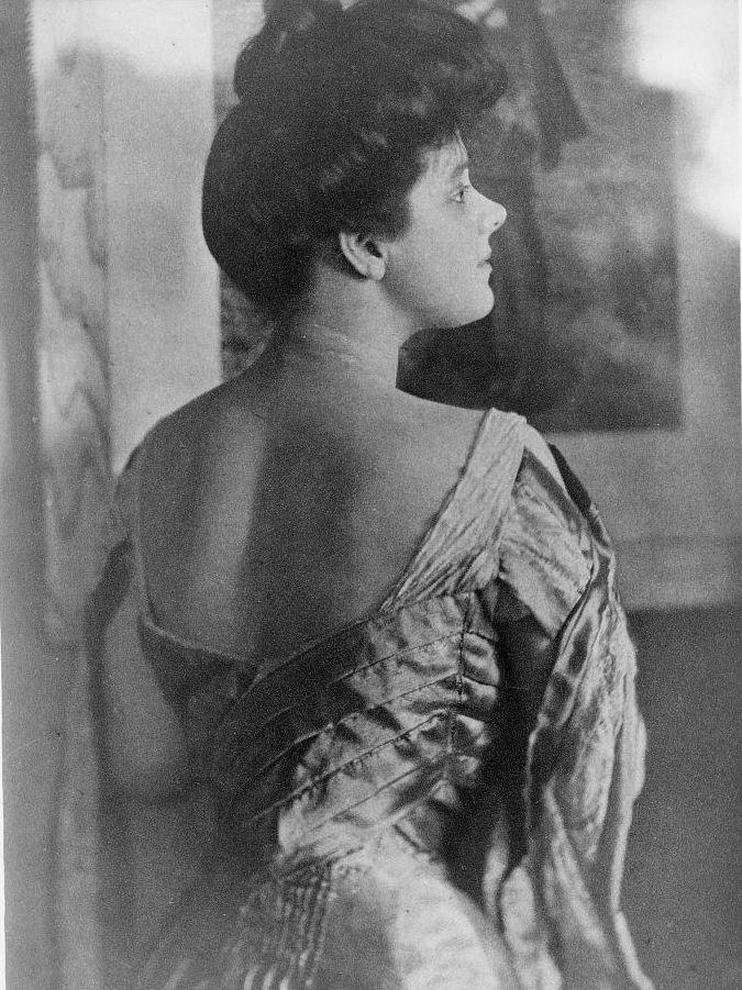 American socialite Rita Lydig in a 1905 photo. American socialite Rita Lydig in a 1905 photo.