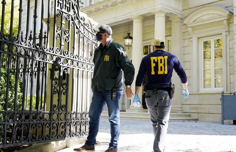 Federal agents stand in front of a home connected to Russian oligarch Oleg Deripaska on Tuesday in Washington, D.C. Federal agents stand in front of a home connected to Russian oligarch Oleg Deripaska on Tuesday in Washington, D.C.