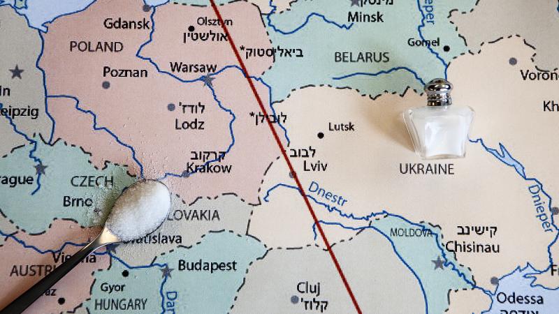Sweet or salty? Historically among Eastern European Jews, how they liked their gefilte fish depended on where they lived. This divide created a strictly Jewish geography known as "the gefilte fish line." Sweet or salty? Historically among Eastern European Jews, how they liked their gefilte fish depended on where they lived. This divide created a strictly Jewish geography known as "the gefilte fish line."