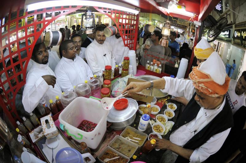 Men line up at a takeaway food stand in the Saudi port of Jeddah in the early hours of August 26, 2011. Practicing Muslims eat their suhoor meal before dawn during the holy fasting month of Ramadan. Men line up at a takeaway food stand in the Saudi port of Jeddah in the early hours of August 26, 2011. Practicing Muslims eat their suhoor meal before dawn during the holy fasting month of Ramadan.