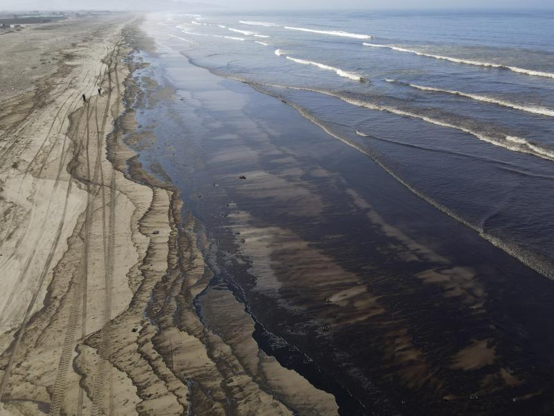 Oil pollutes Cavero beach in Ventanilla, Callao, Peru, on Tuesday after high waves attributed to the eruption of an undersea volcano in Tonga caused an oil spill. Oil pollutes Cavero beach in Ventanilla, Callao, Peru, on Tuesday after high waves attributed to the eruption of an undersea volcano in Tonga caused an oil spill.