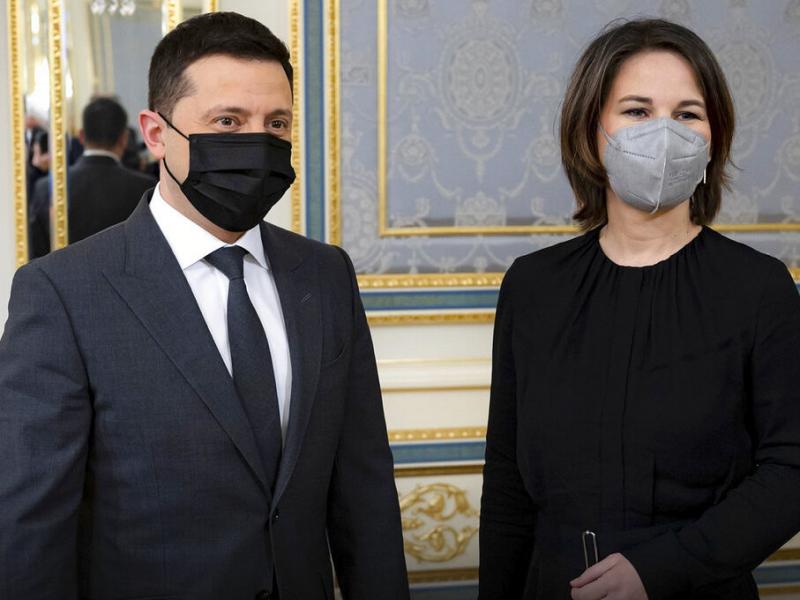 In this photo provided by Ukrainian Presidential Press Office, Ukrainian President Volodymyr Zelenskyy, left, and German Foreign Minister Annalena Baerbock pose for a photo during their meeting in Kyiv, Ukraine, Monday, Jan. 17, 2022. In this photo provided by Ukrainian Presidential Press Office, Ukrainian President Volodymyr Zelenskyy, left, and German Foreign Minister Annalena Baerbock pose for a photo during their meeting in Kyiv, Ukraine, Monday, Jan. 17, 2022.
