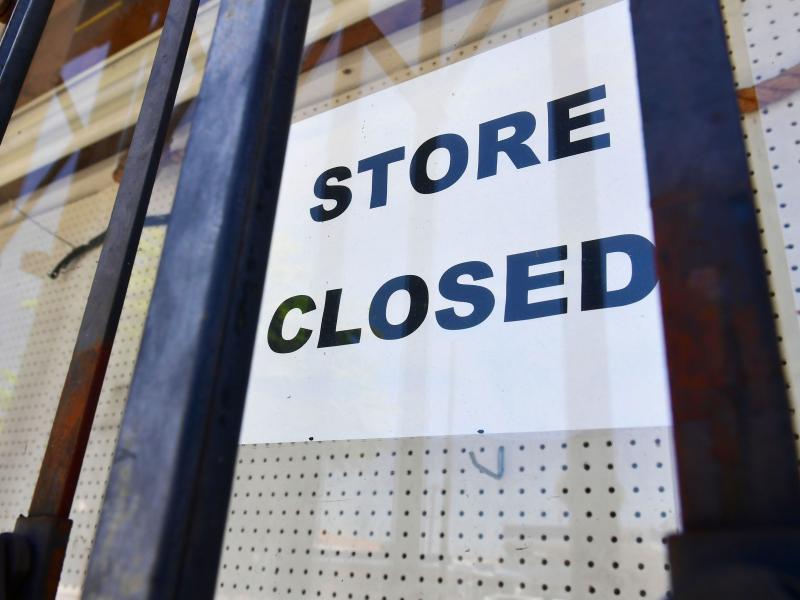 The U.S. economy slowed sharply in the last three months of the year from the previous quarter as the pandemic made a resurgence and businesses had to close. The U.S. economy slowed sharply in the last three months of the year from the previous quarter as the pandemic made a resurgence and businesses had to close.