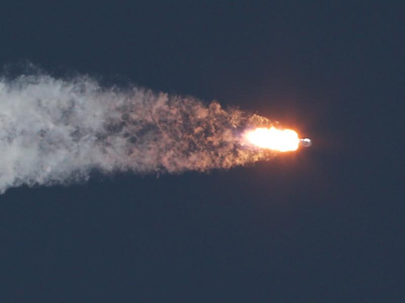 A SpaceX Falcon9 rocket blasts off the launch pad in February 2015, carrying the NOAA's Deep Space Climate Observatory spacecraft. The same type of rocket attempted to place a U.S. spy satellite in orbit on Sunday. A SpaceX Falcon9 rocket blasts off the launch pad in February 2015, carrying the NOAA's Deep Space Climate Observatory spacecraft. The same type of rocket attempted to place a U.S. spy satellite in orbit on Sunday.