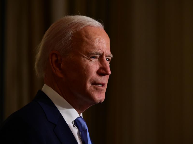 President Biden swears in presidential appointees during a virtual ceremony in the State Dining Room of the White House on Wednesday. Data on Thursday showed new claims for state unemployment benefits reached 900,000, showcasing the weakening U.S. jobs pi President Biden swears in presidential appointees during a virtual ceremony in the State Dining Room of the White House on Wednesday. Data on Thursday showed new claims for state unemployment benefits reached 900,000, showcasing the weakening U.S. jobs pi