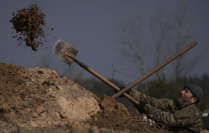 A Ukrainian serviceman digs a trench outside the capital Kyiv in March. Facing a more powerful Russian army, the Ukrainians have had to figure out ways to defend themselves. The Ukrainians have stressed basic measures, like digging deeper trenches to defe A Ukrainian serviceman digs a trench outside the capital Kyiv in March. Facing a more powerful Russian army, the Ukrainians have had to figure out ways to defend themselves. The Ukrainians have stressed basic measures, like digging deeper trenches to defe
