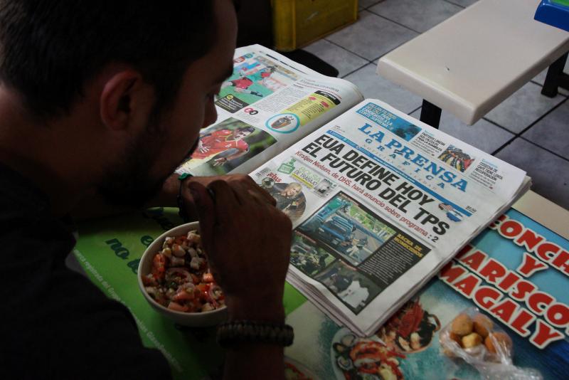 A Salvadoran man reads a newspaper at a market in San Salvador on January 8. The newspaper headline reads: "The United States will decide today the future of TPS." A Salvadoran man reads a newspaper at a market in San Salvador on January 8. The newspaper headline reads: "The United States will decide today the future of TPS."