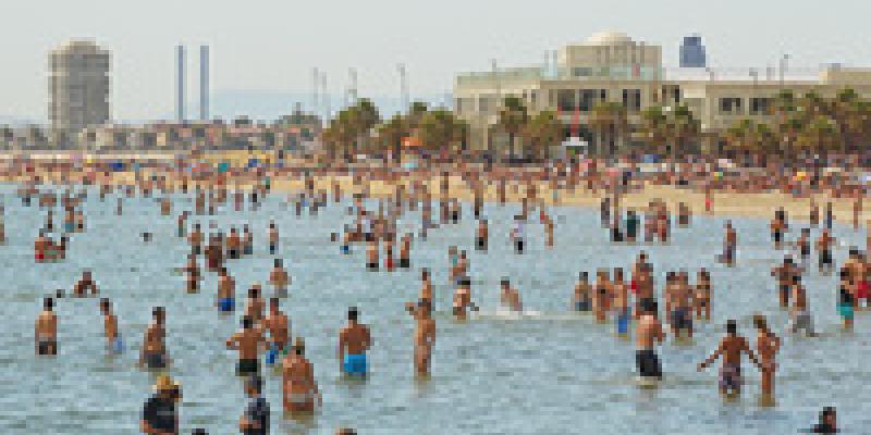 Melbourne visitors and residents took to the waters of Australia's St. Kilda Beach in January 2013 to escape a fierce heat wave. Melbourne visitors and residents took to the waters of Australia's St. Kilda Beach in January 2013 to escape a fierce heat wave.