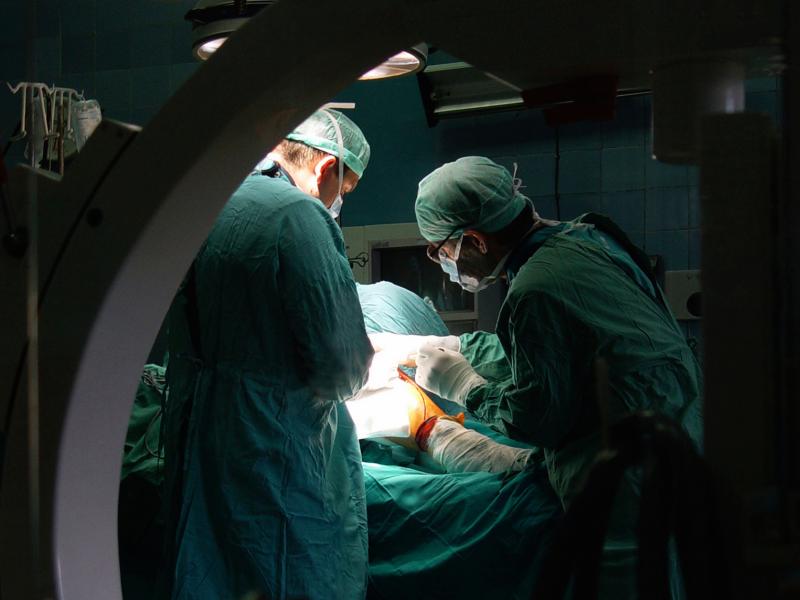A program based at Sinai Hospital in Baltimore offers a two-day series of assessments for older surgeons, evaluating "physical and cognitive" function. A program based at Sinai Hospital in Baltimore offers a two-day series of assessments for older surgeons, evaluating "physical and cognitive" function.