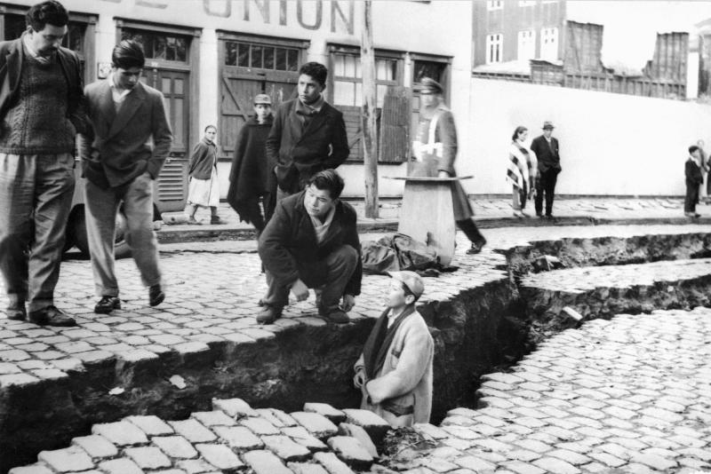 Residents of Valdivia, Chile, inspect an enormous crack caused by the Great Chilean Earthquake on May 22, 1960. Residents of Valdivia, Chile, inspect an enormous crack caused by the Great Chilean Earthquake on May 22, 1960.