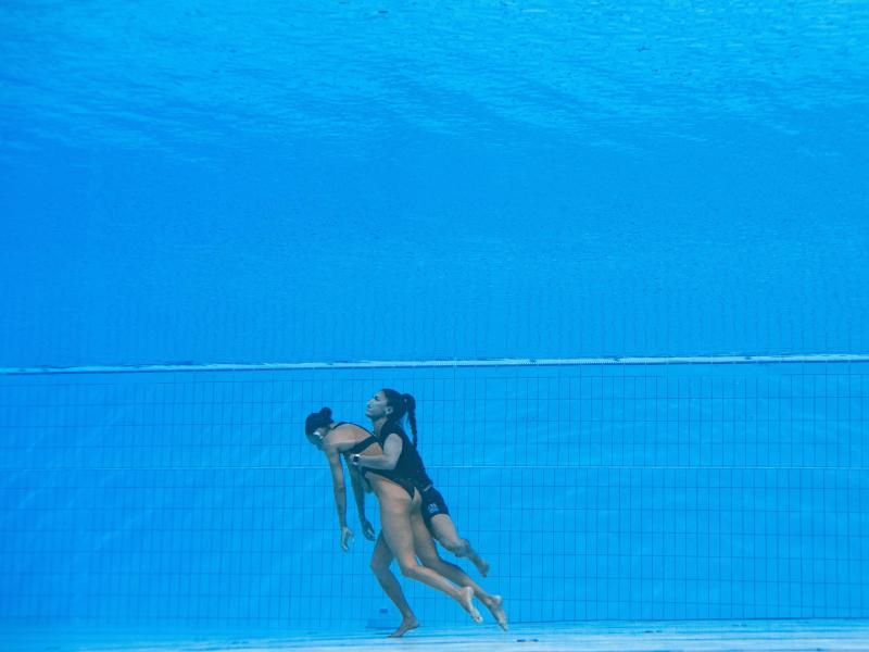 Team USA coach Andrea Fuentes brings Anita Alvarez from the bottom of the pool at the 2022 World Aquatics Championships in Budapest. Team USA coach Andrea Fuentes brings Anita Alvarez from the bottom of the pool at the 2022 World Aquatics Championships in Budapest.