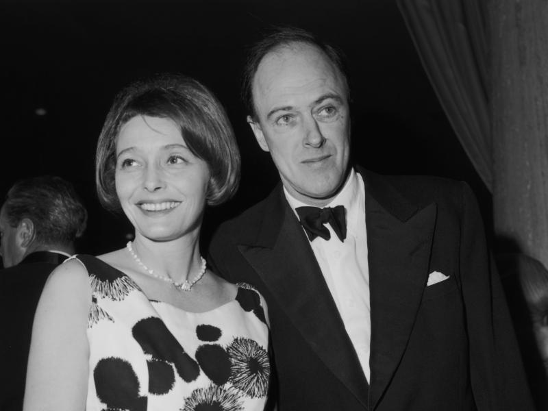 Writer Roald Dahl with his wife American actress Patricia Neal at the Screen Directors Awards, circa 1962. Writer Roald Dahl with his wife American actress Patricia Neal at the Screen Directors Awards, circa 1962.