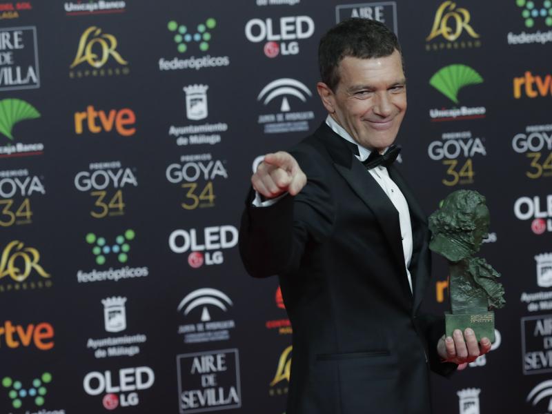 Spanish actor Antonio Banderas is photographed after winning the best leading actor award for Pain and Glory at the Spanish Film Academy's Goya Awards in Málaga, Spain, on Jan. 26. Spanish actor Antonio Banderas is photographed after winning the best leading actor award for Pain and Glory at the Spanish Film Academy's Goya Awards in Málaga, Spain, on Jan. 26.