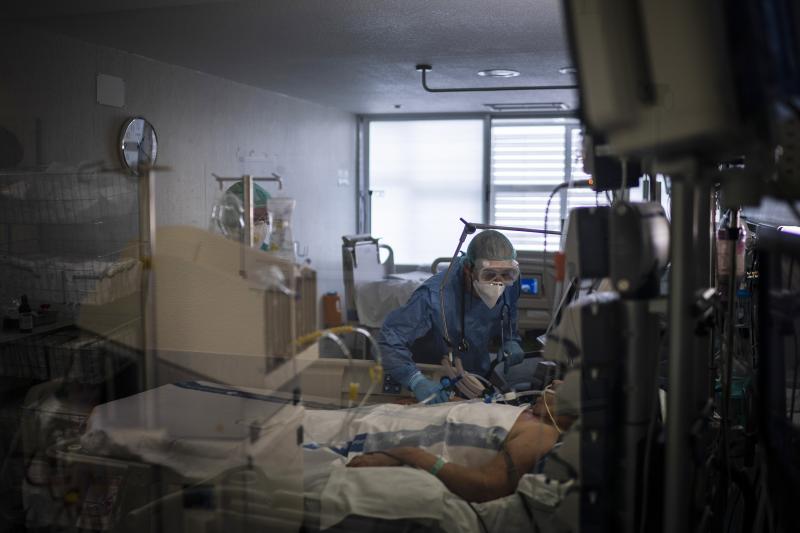 Health care workers assist a COVID-19 patient in Spain. Some evidence from Europe and China suggests an overzealous immune response may be contributing to the severe illness in some patients. Health care workers assist a COVID-19 patient in Spain. Some evidence from Europe and China suggests an overzealous immune response may be contributing to the severe illness in some patients.