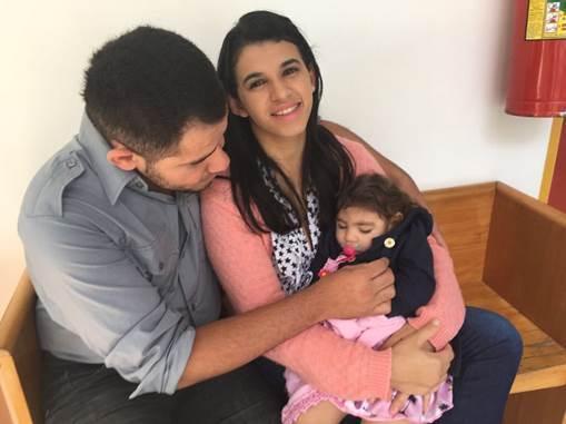 Maria Carolina Silva Flor and Joselito Alves dos Santos with their 18-month-old daughter, Maria Gabriela Silva Alves. The baby was born with Zika syndrome. Maria Carolina Silva Flor and Joselito Alves dos Santos with their 18-month-old daughter, Maria Gabriela Silva Alves. The baby was born with Zika syndrome.