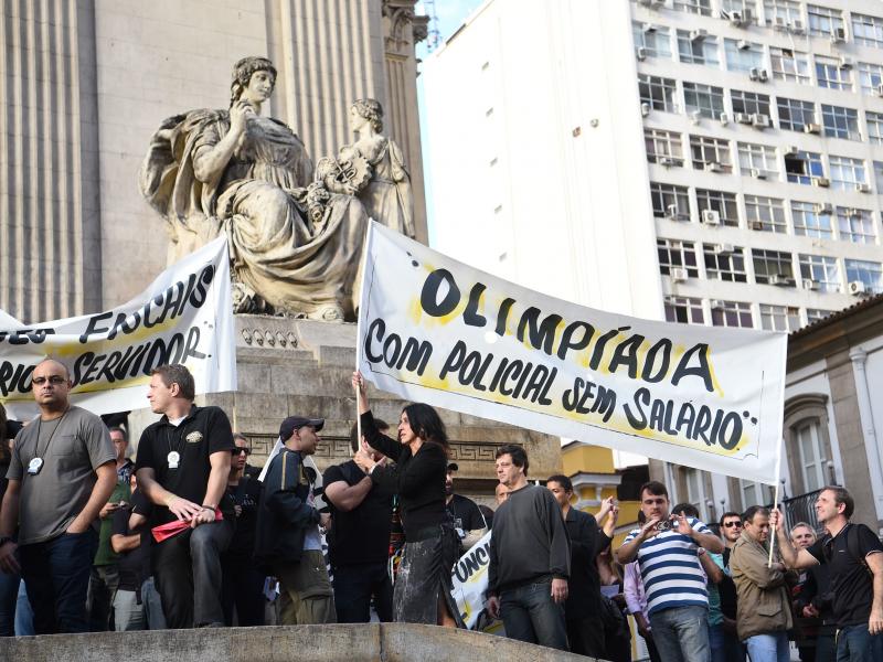 Civil police officers in Rio de Janeiro threaten to go on strike during a June 27 demonstration against the government for arrears in their salary payments. Civil police officers in Rio de Janeiro threaten to go on strike during a June 27 demonstration against the government for arrears in their salary payments.