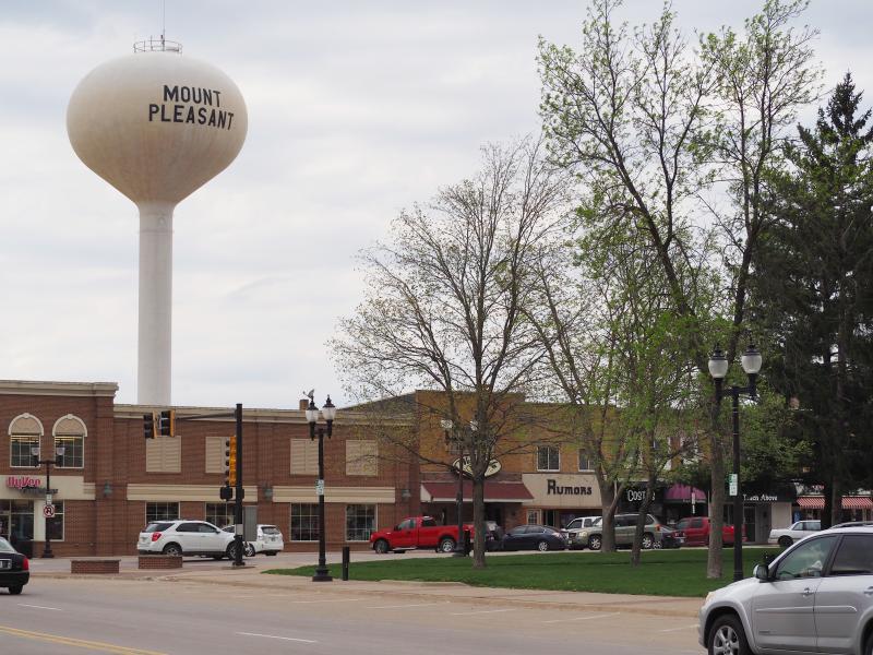 A lot of Iowa business owners in towns like Mount Pleasant are facing chronic labor shortages. One solution is to encourage more outsiders to come to the state, including immigrants. A lot of Iowa business owners in towns like Mount Pleasant are facing chronic labor shortages. One solution is to encourage more outsiders to come to the state, including immigrants.