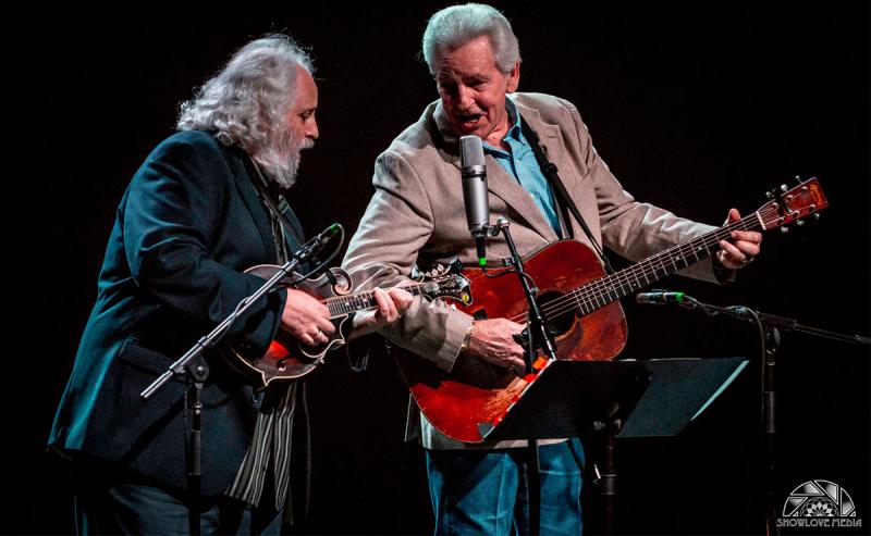 https://livemusicdaily.files.wordpress.com/2015/03/del-dawg-6.jpg