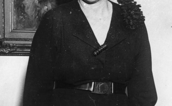 Pearl Buck was born in West Virginia but spent much of her childhood in China, where her parents worked as missionaries. Pearl Buck was born in West Virginia but spent much of her childhood in China, where her parents worked as missionaries.