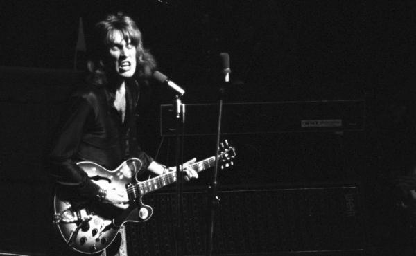 Alvin Lee performing with Ten Years After in the early 1970s. Alvin Lee performing with Ten Years After in the early 1970s.