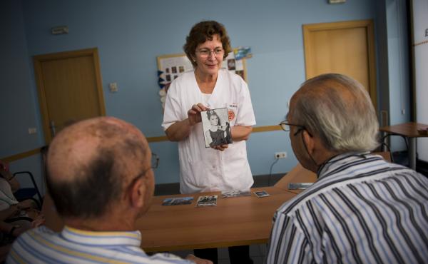 Social worker Nuria Casulleres shows a portrait of Audrey Hepburn to elderly men during a memory activity at the Cuidem La Memoria elderly home in Barcelona, Spain, last August. The home specializes in Alzheimer's patients. Social worker Nuria Casulleres shows a portrait of Audrey Hepburn to elderly men during a memory activity at the Cuidem La Memoria elderly home in Barcelona, Spain, last August. The home specializes in Alzheimer's patients.
